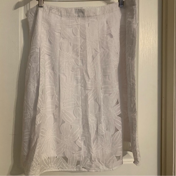 Rayon floral mid length flare skirt - Picture 9 of 9